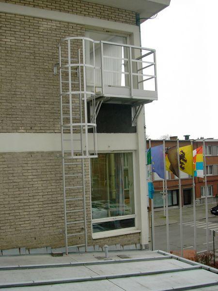 Escaliers et échelles de secours Escaliers et échelles de secours
