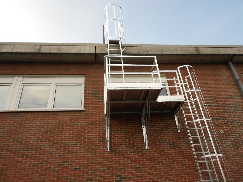 Escaliers et échelles de secours Escaliers et échelles de secours