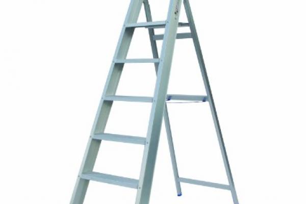 Escabeaux simples ménager et professionnel adaptés à tous les travaux